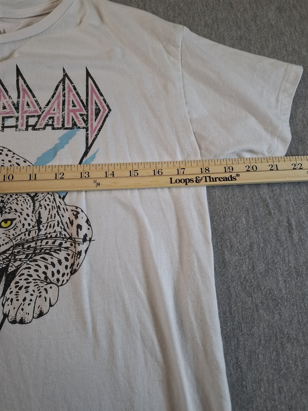 Def Leppard Womens Size XXL Graphic Short Sleeve Tee - Picture 4 of 8